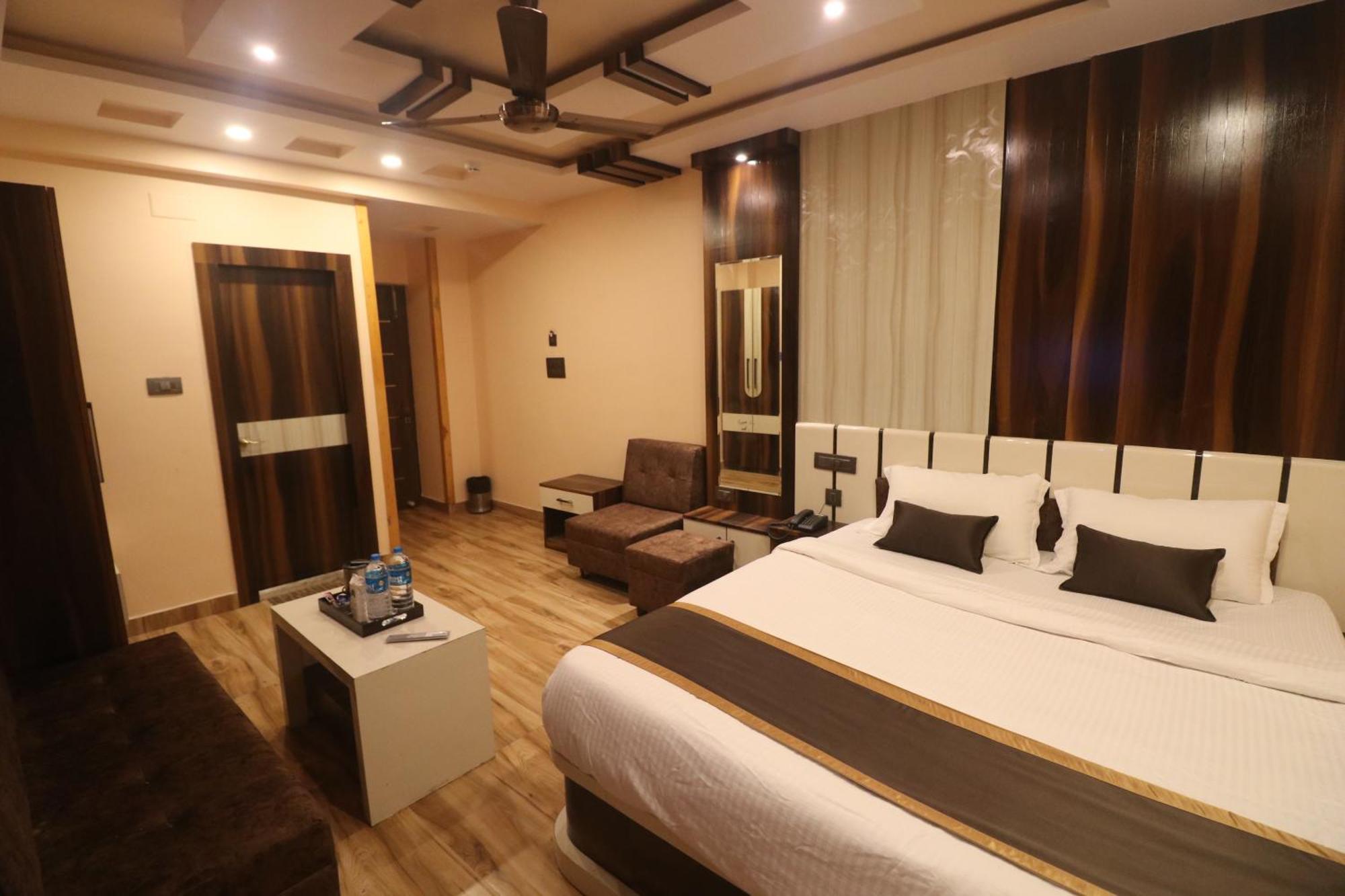 Mohar Residency Hotel Колката Екстериор снимка