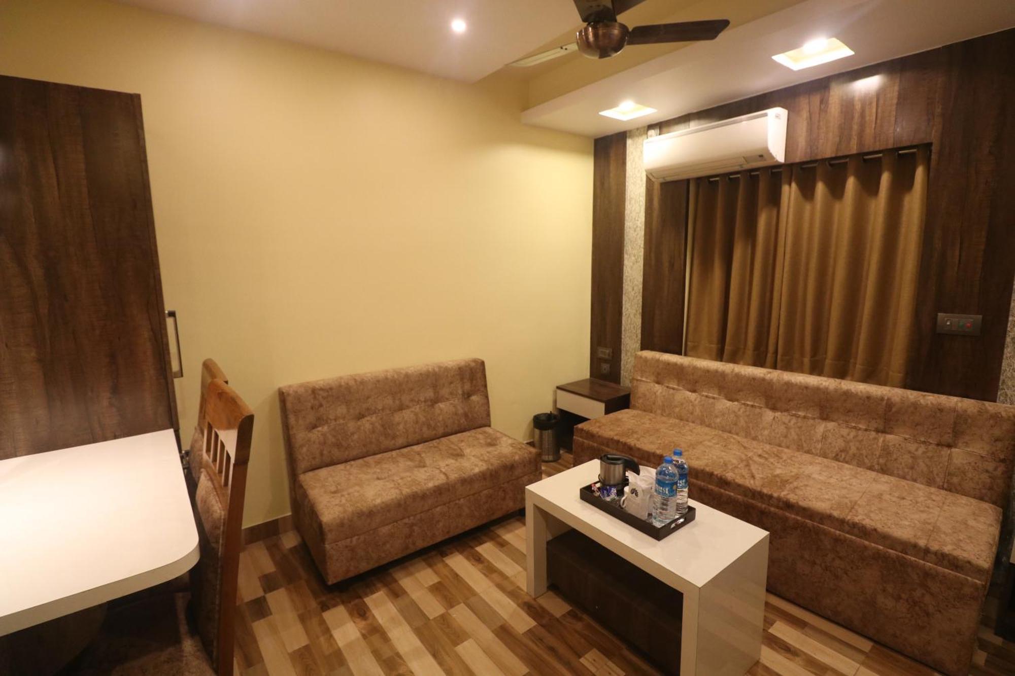 Mohar Residency Hotel Колката Екстериор снимка
