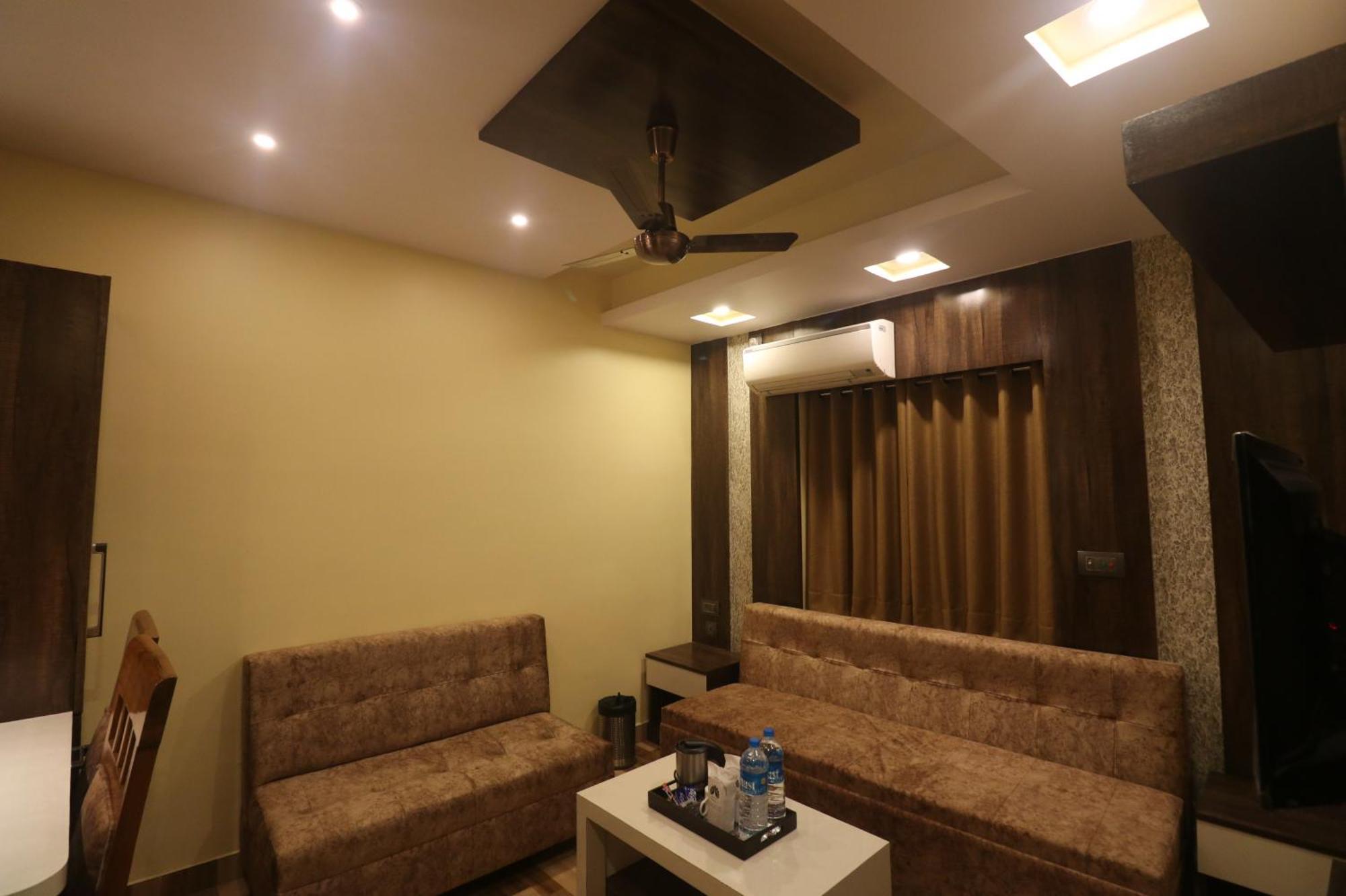 Mohar Residency Hotel Колката Екстериор снимка