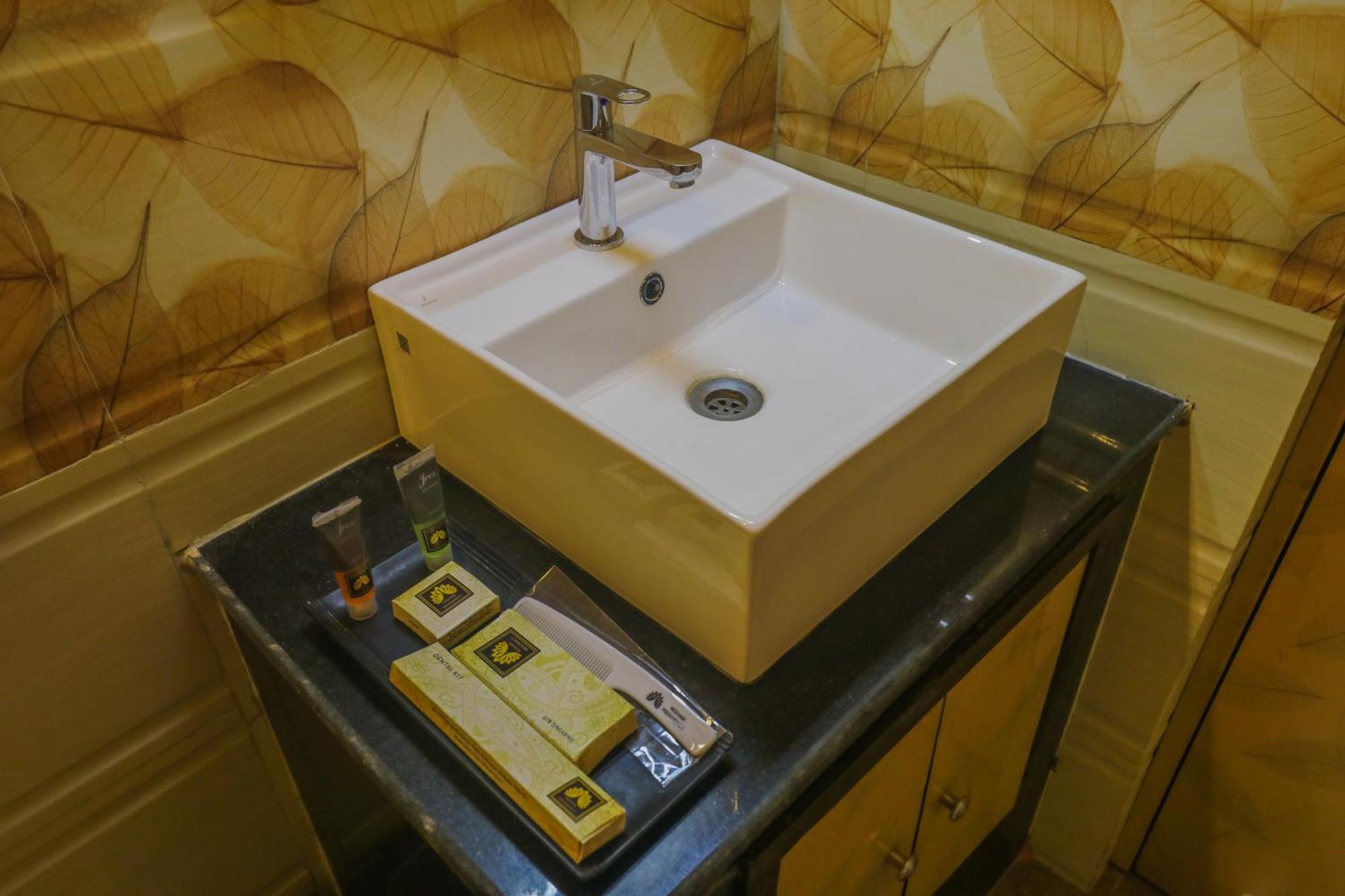 Mohar Residency Hotel Колката Екстериор снимка